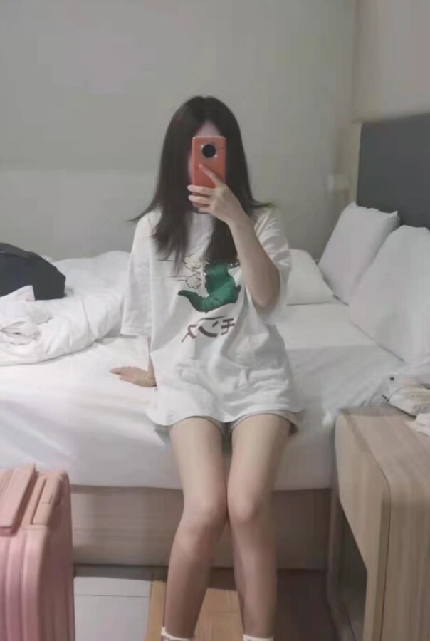 验证娇嫩可爱的小姐姐，小穴紧致