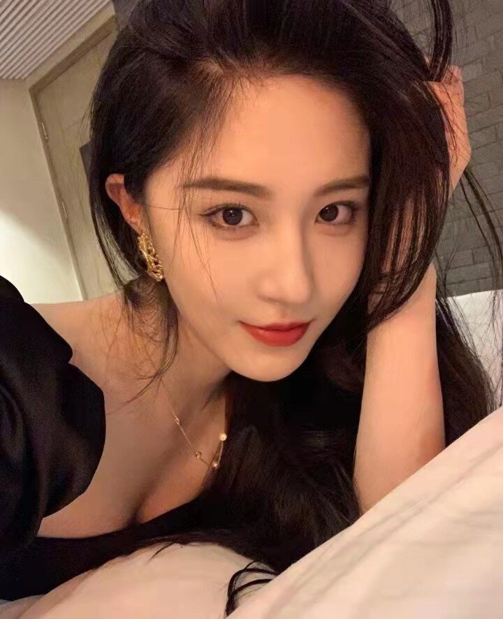 约会小嫩妹，非常爽， 咬一口会流水