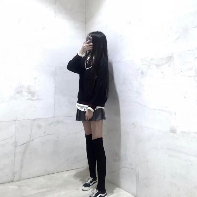 非常嫩的妹纸，乳头下面都是粉色