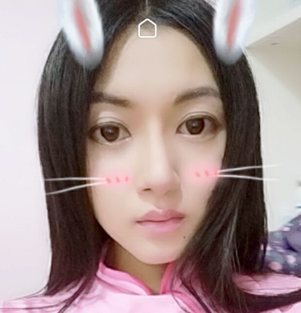 素颜还不错的兼职妹子