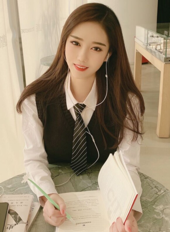 约了一个很耐操的兼职美女，模特身材，颜值高