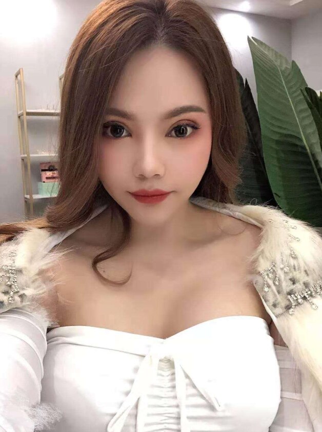新下海的 嫩妹 胸大 逼紧