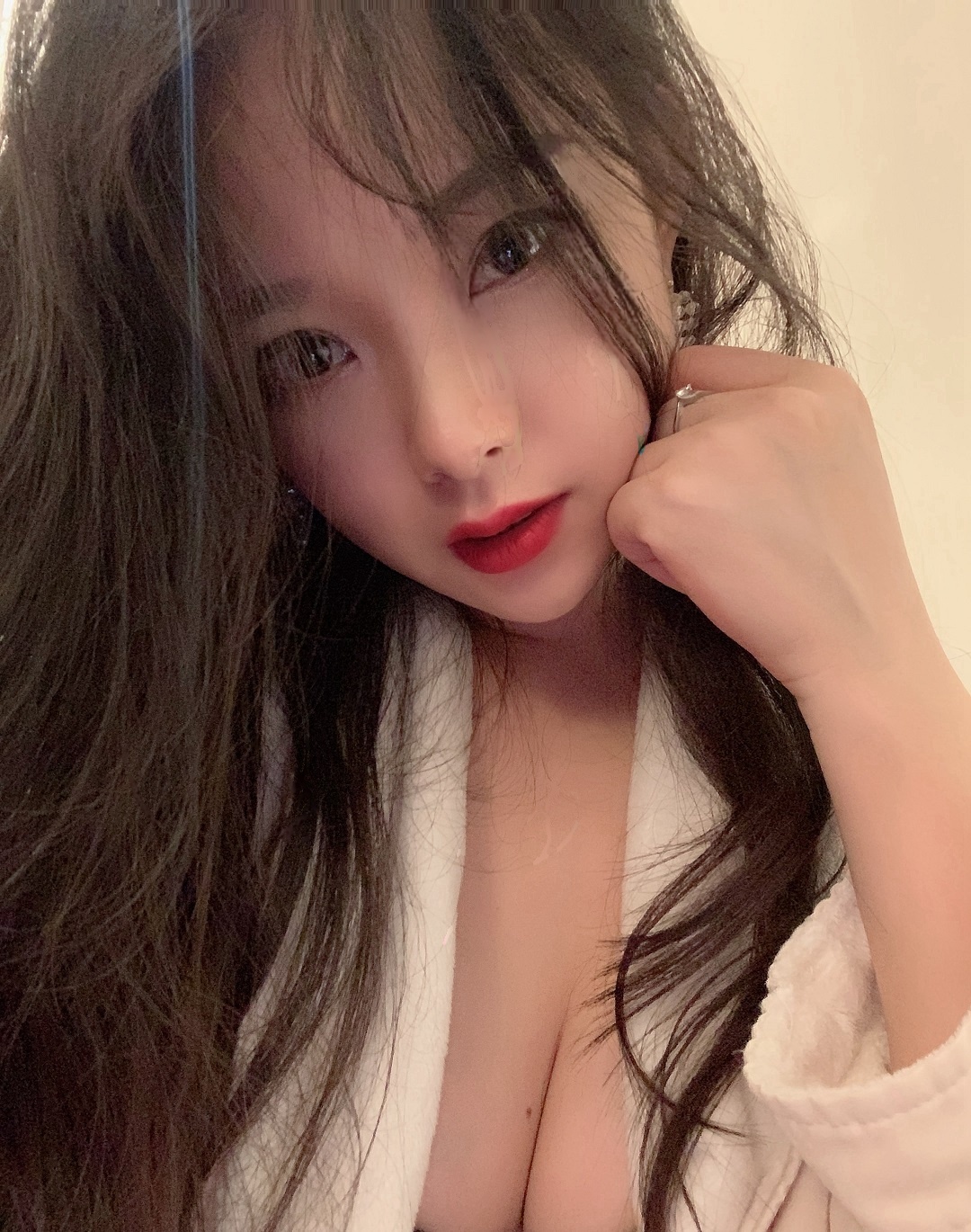 大奶兼职，小妹活好，渔网袜性感，配合100%