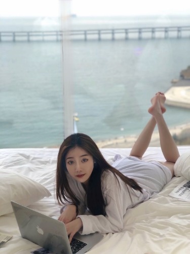 身材长相都很不错的妹子，胸控腿控服务控，满足你各种需求