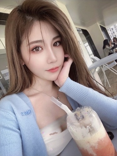 兼职小嫩妹，身材一流，清纯浪骚，鲍鱼粉嫩小穴紧，颜射，让人欲