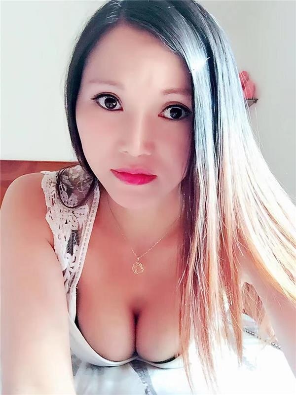 身材非常不错的妹子，颜值一般，纯泻火