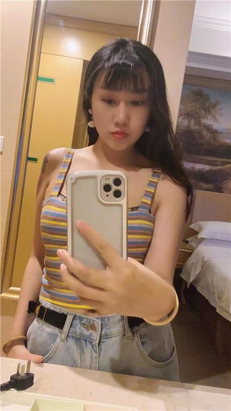 骚浪的花都兼职妹，边玩边抽打，真刺激