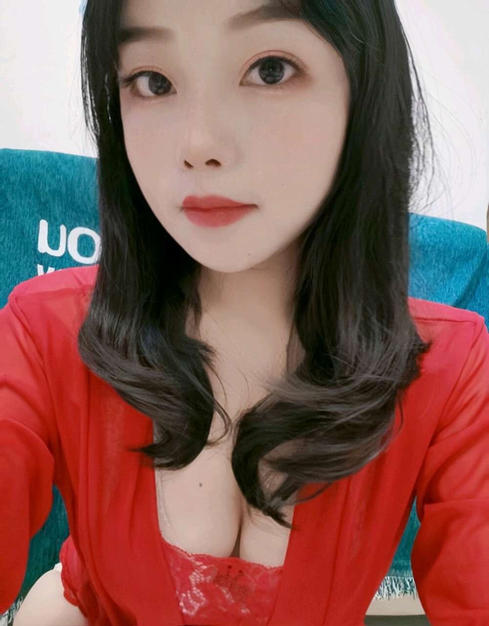 亲测豪乳悠悠，性感风骚，十分不错