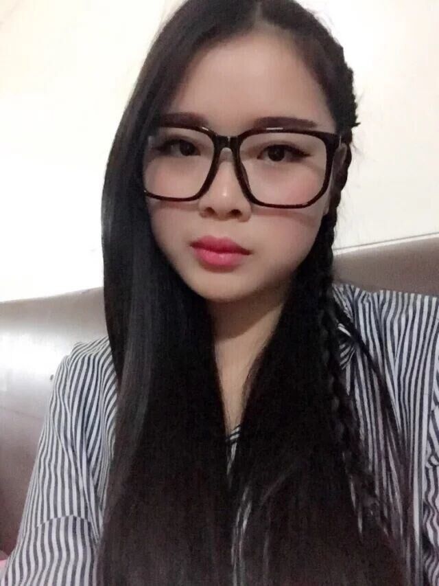 身材皮肤都不错的兼职厂妹，纯泻火
