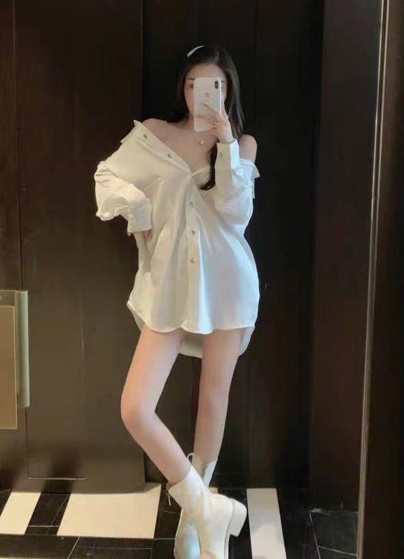 温柔开放的漂亮妹子，帮你解锁各种姿势