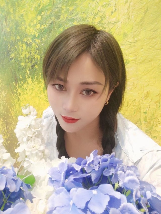 纤细漂亮的小姐姐，可亲吻，不催人