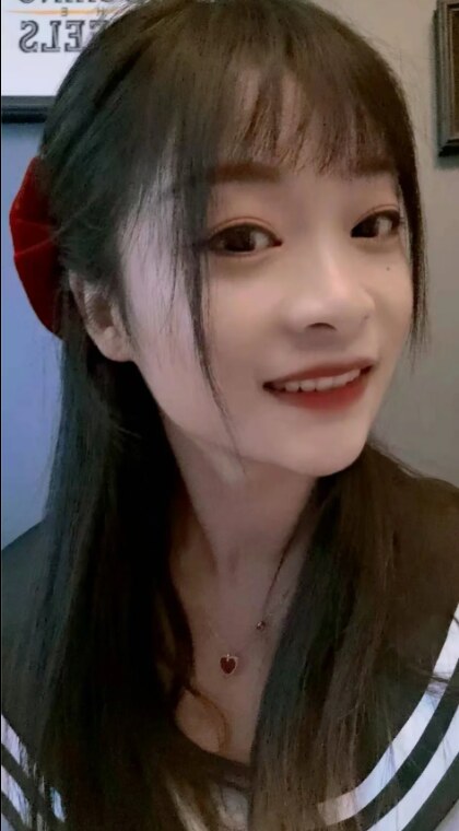 素颜还算漂亮的小姐姐，值得返食