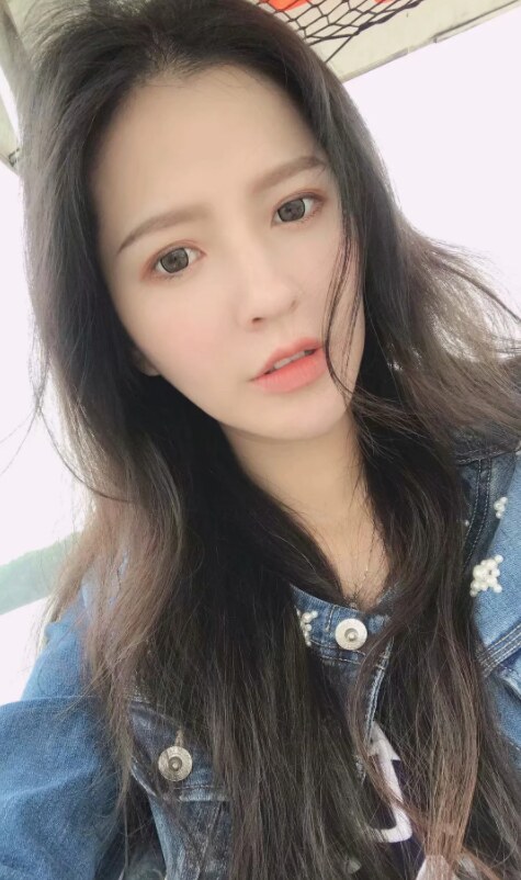 身材颜值都不错的妹子，整体感觉比较爽
