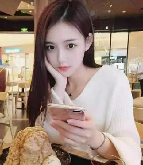 奔放的兼职小骚货，够清纯活力