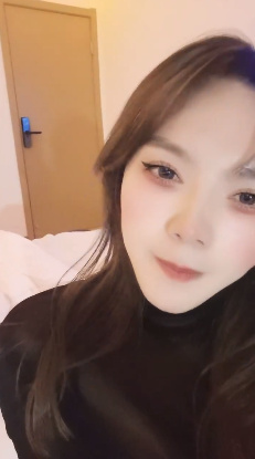 自己租房上班的兼职妹子很爽