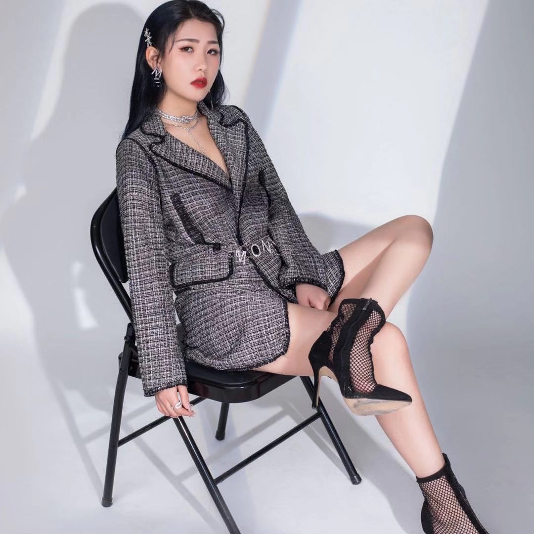 分享个身材还不错的妹子，服务控可以考虑