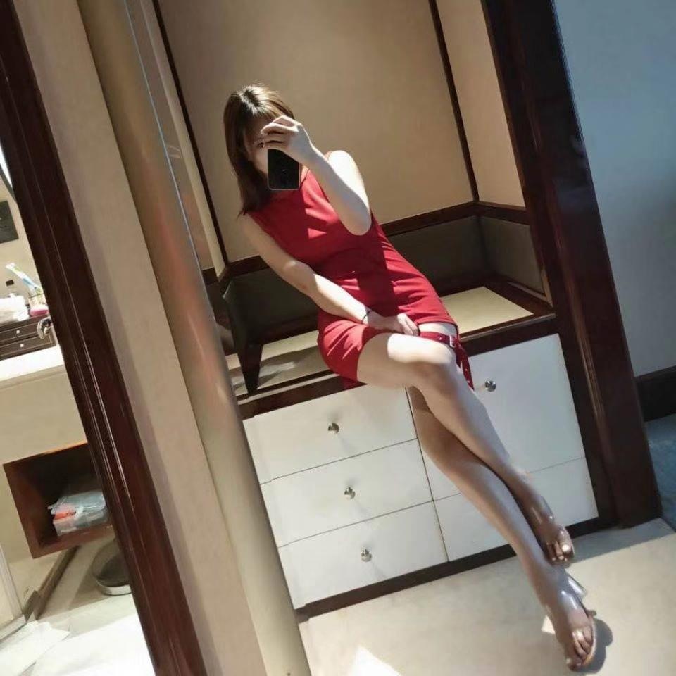 风情少女穴紧水多，插起来就是爽