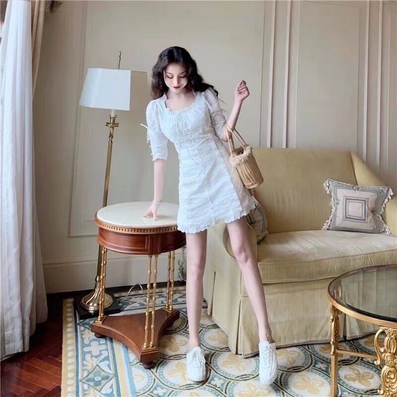 妹子很漂亮，美胸很大很白，口的也舒服