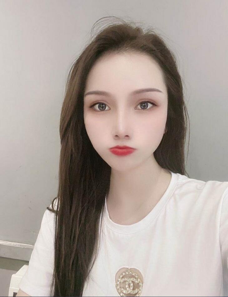 可以舌吻，年轻有活力的妹子