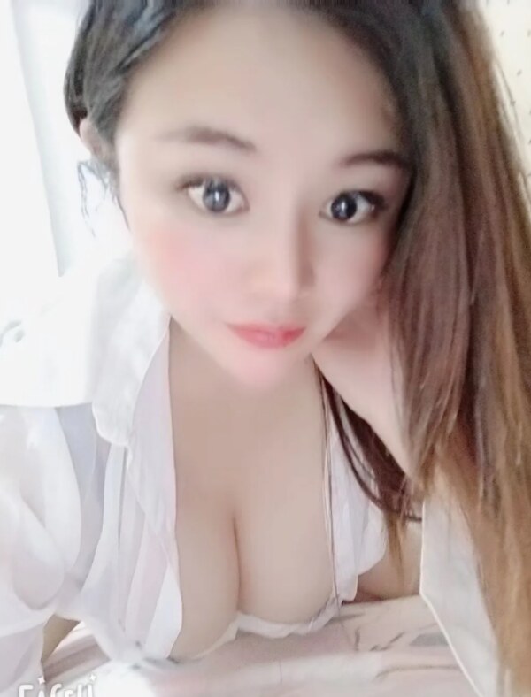 温柔兼职妹，36D大胸名不虚传