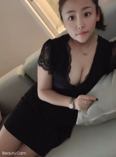 性价比极高的妹子，漂亮风骚不催人