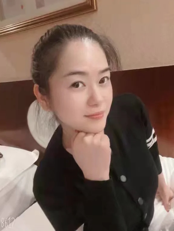 漂亮爱笑的小姐姐，身材很好