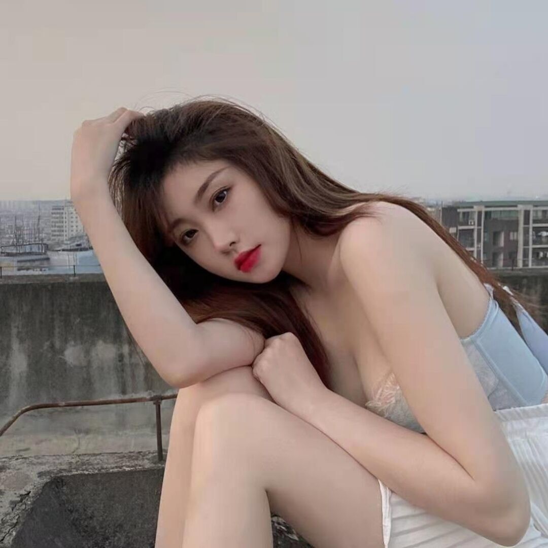 乖巧听话的极品小嫩妹，姿势任你摆弄