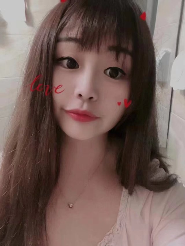 长相甜美的娇小妹子，小穴干净无味，可69
