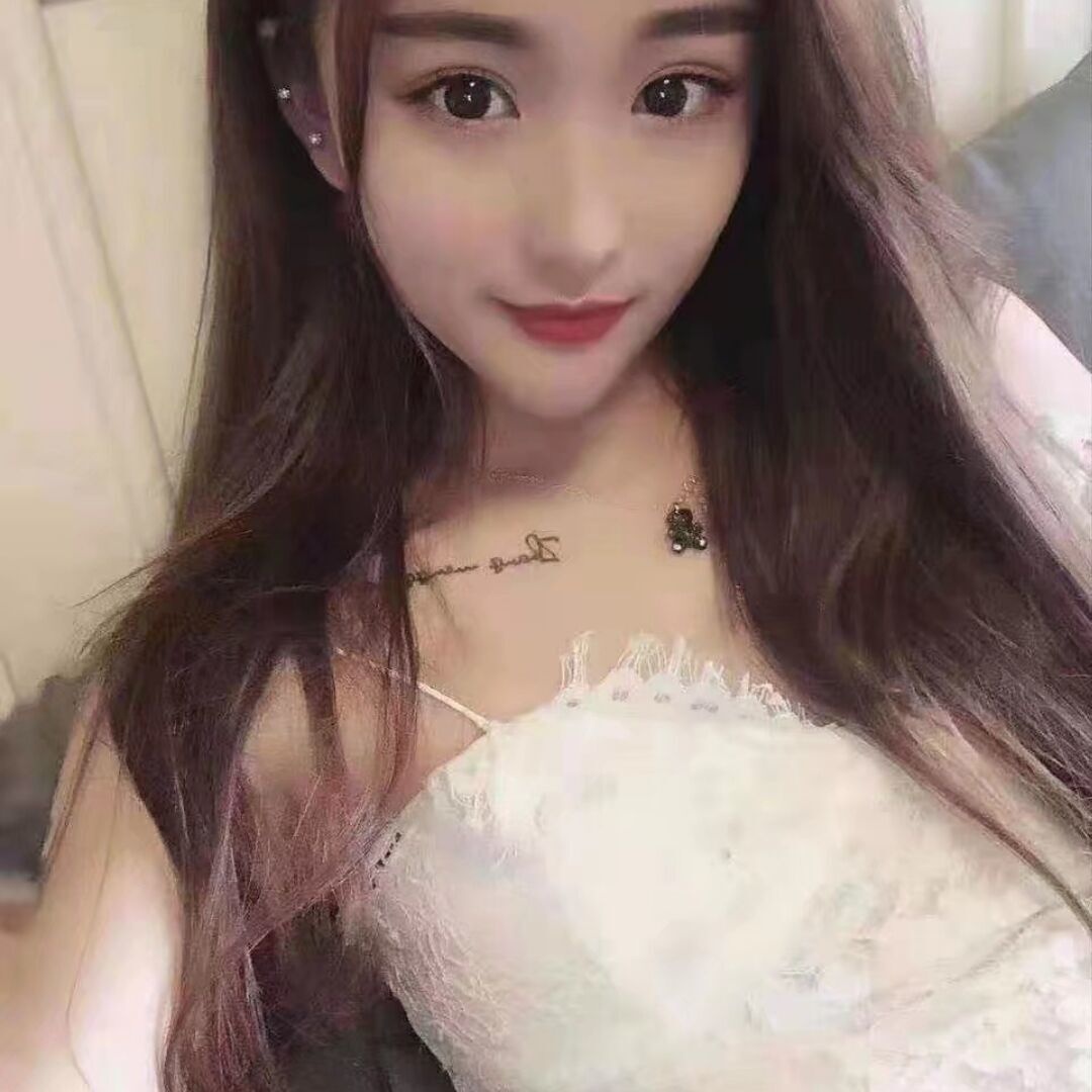妹子有胸有屁股，长相不错，后入很爽