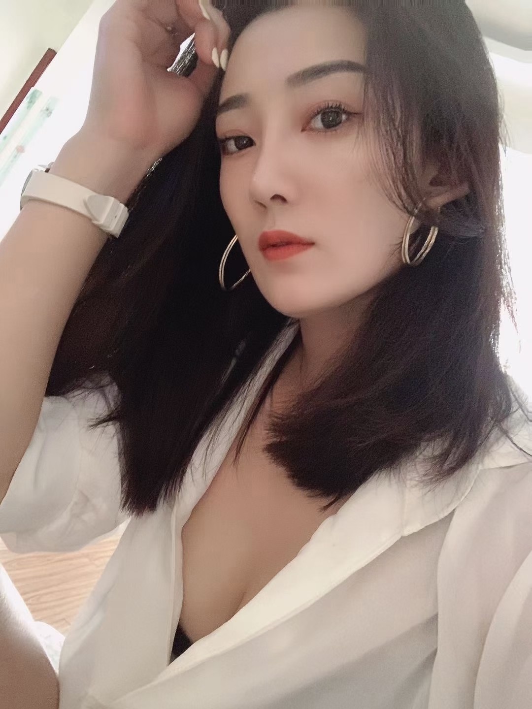 长相甜美的美艳少妇