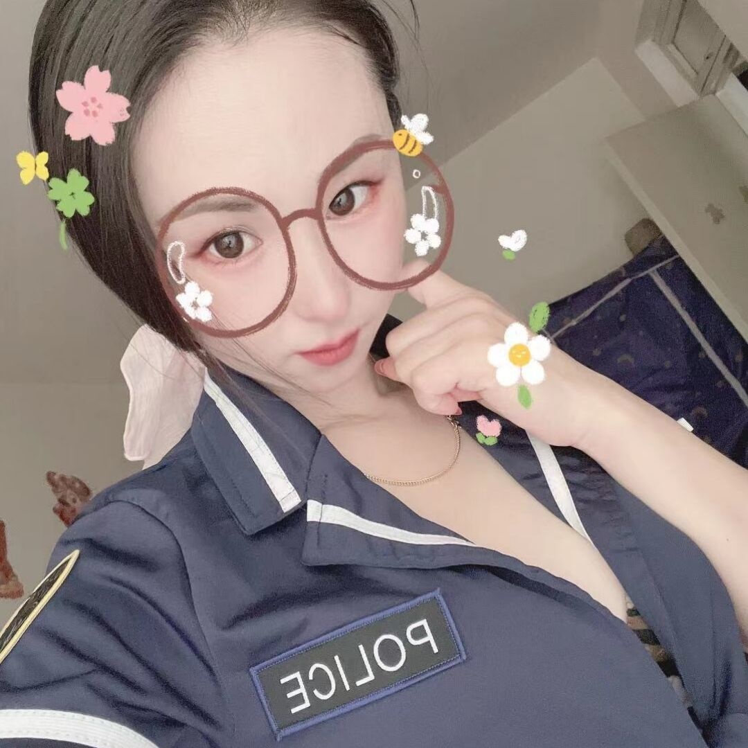 姿势多，下面很粉，水也多，特棒紧