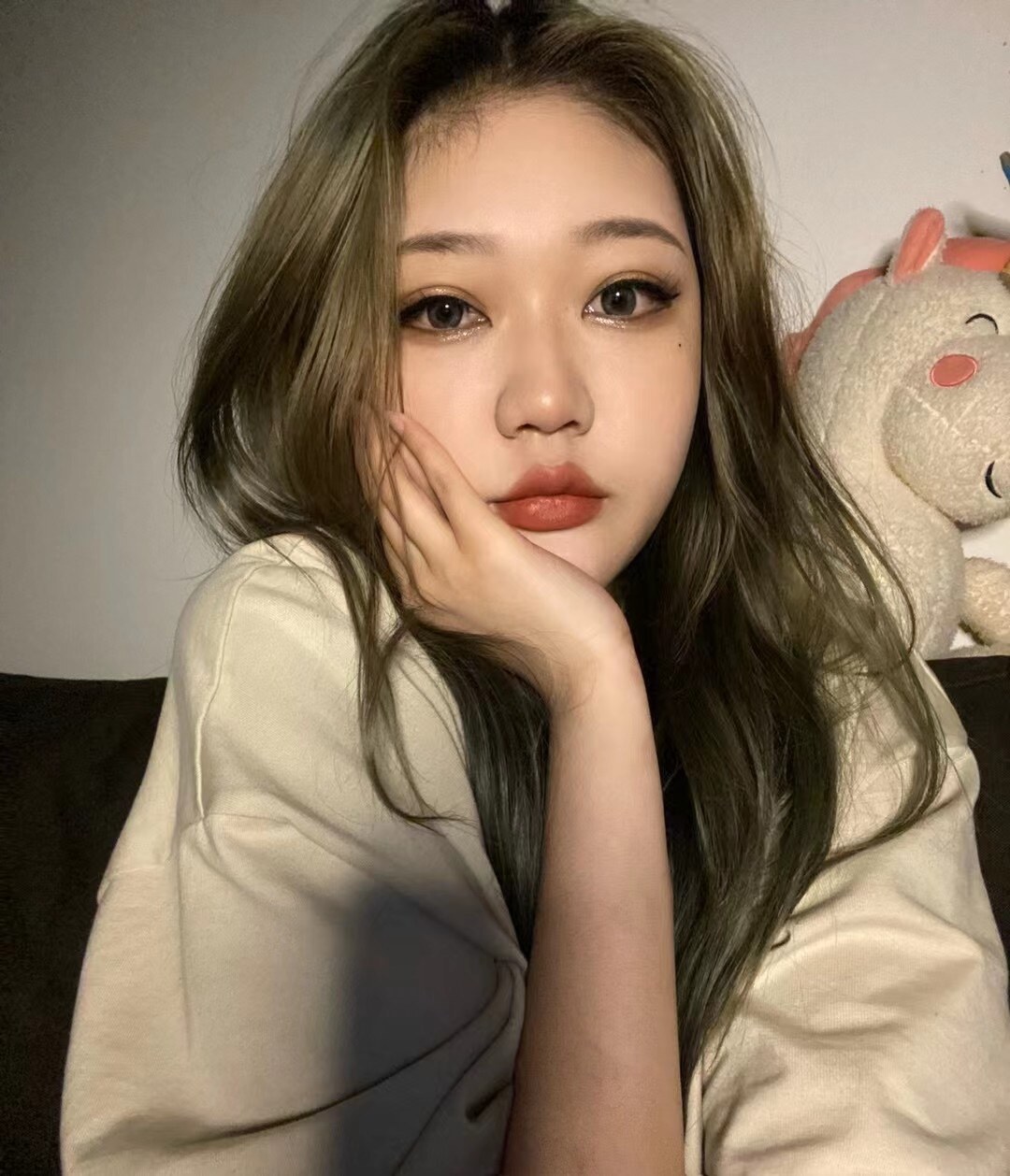 长相妩媚的妹子，风骚的很