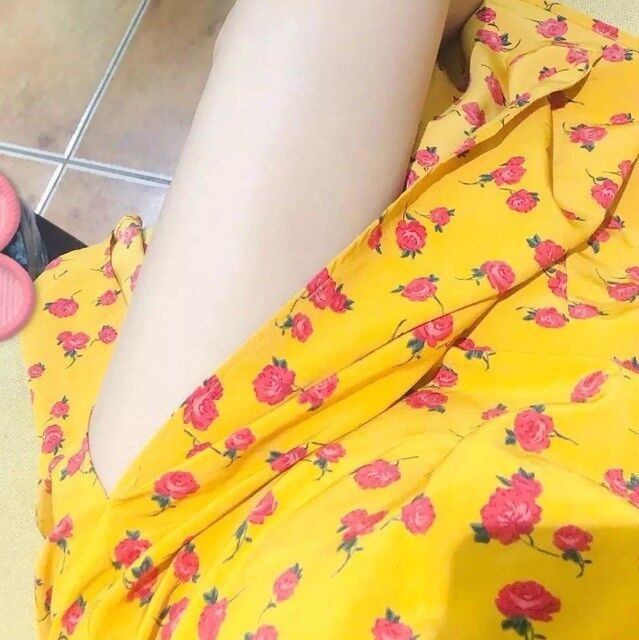 妹子个子不高腿很细，做的很认真