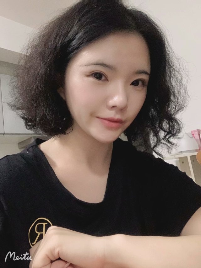 亲身调教身材娇小的少妇，还可以抱着艹