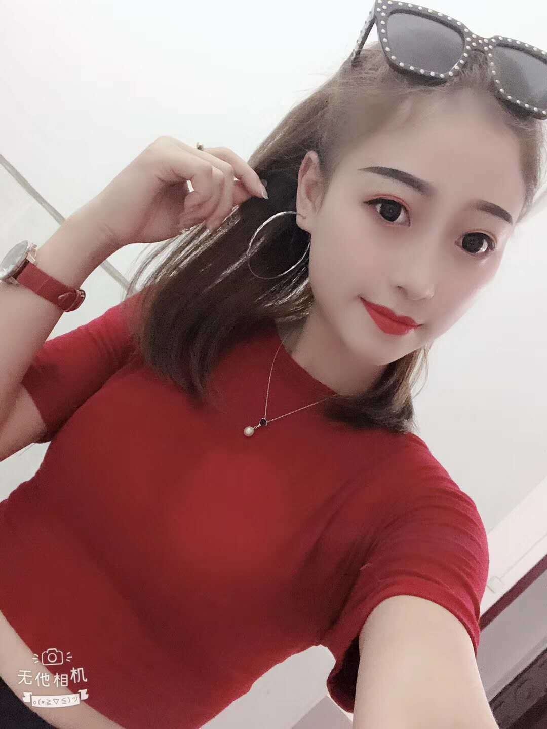 热情主动的漂亮妹子，性感撩人