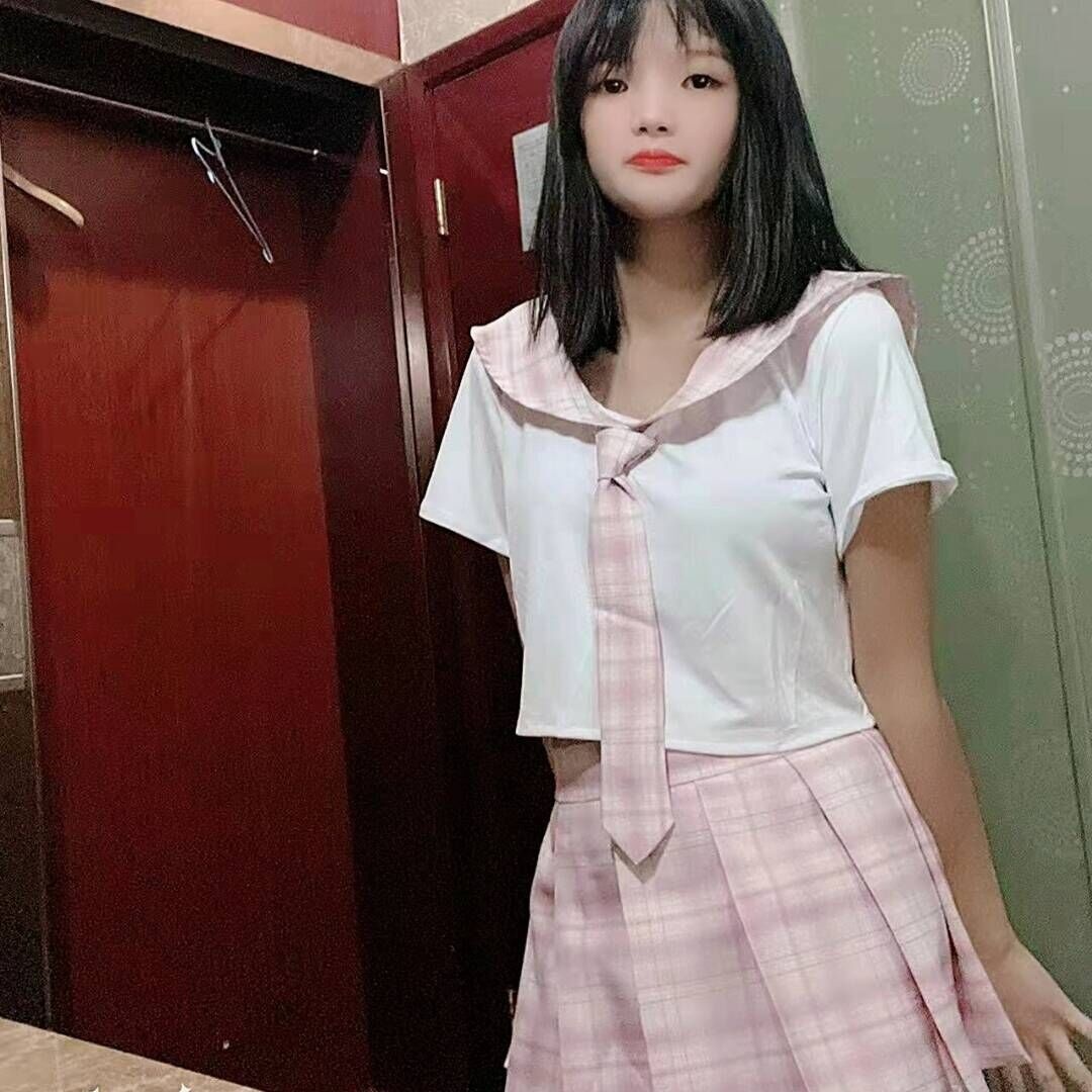 爆艹娇小小嫩妹，图嫩的可以约一炮