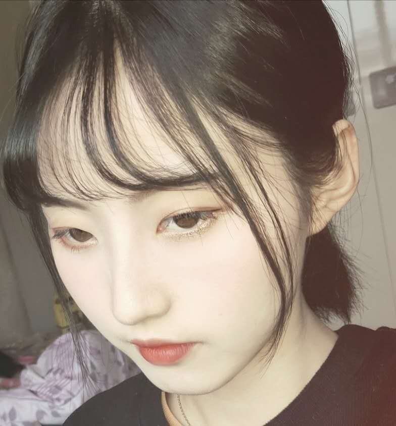 朋友分享的白嫩小姐姐，很不错