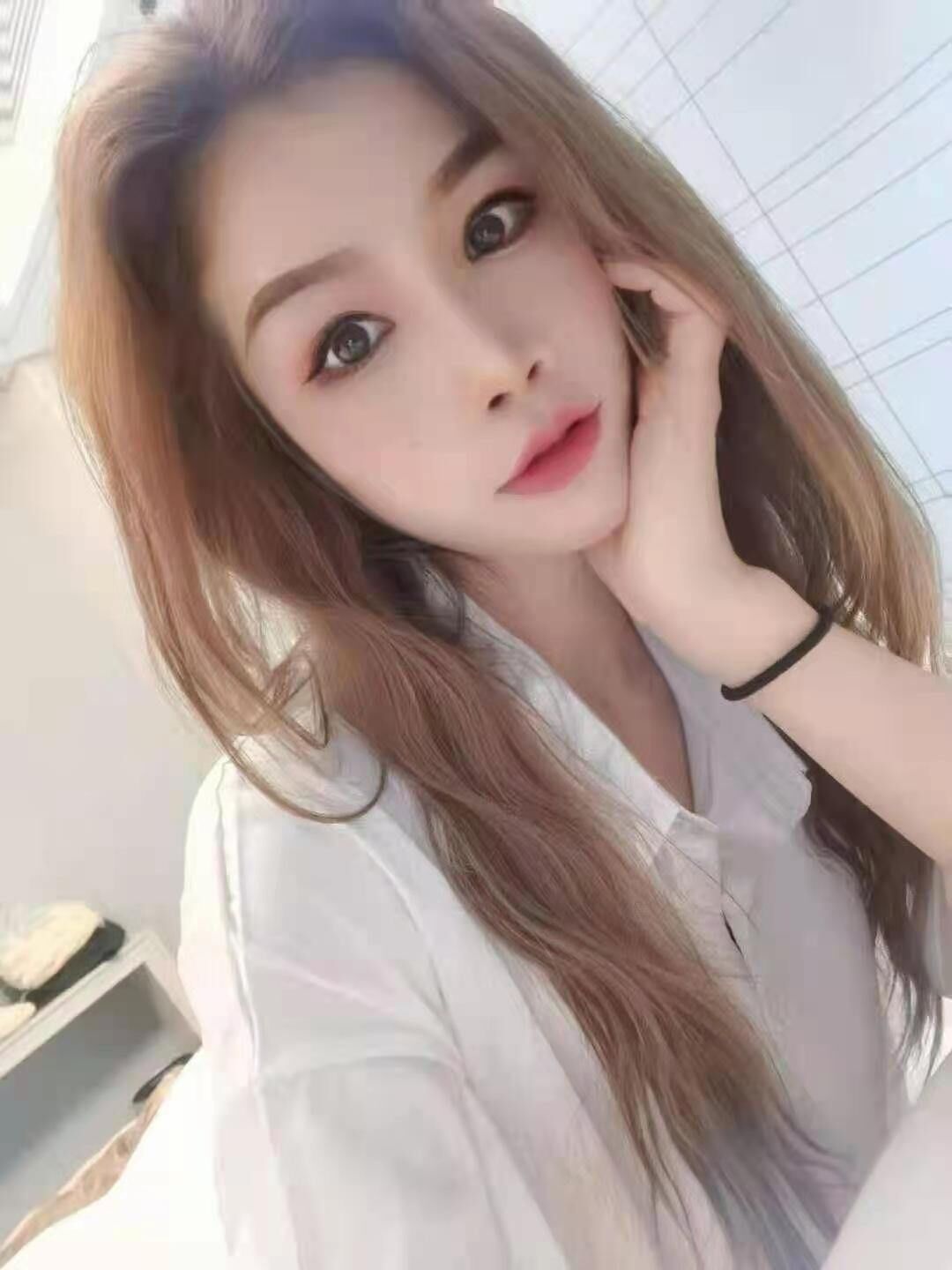 深喉非常爽的性感妹子，值得约