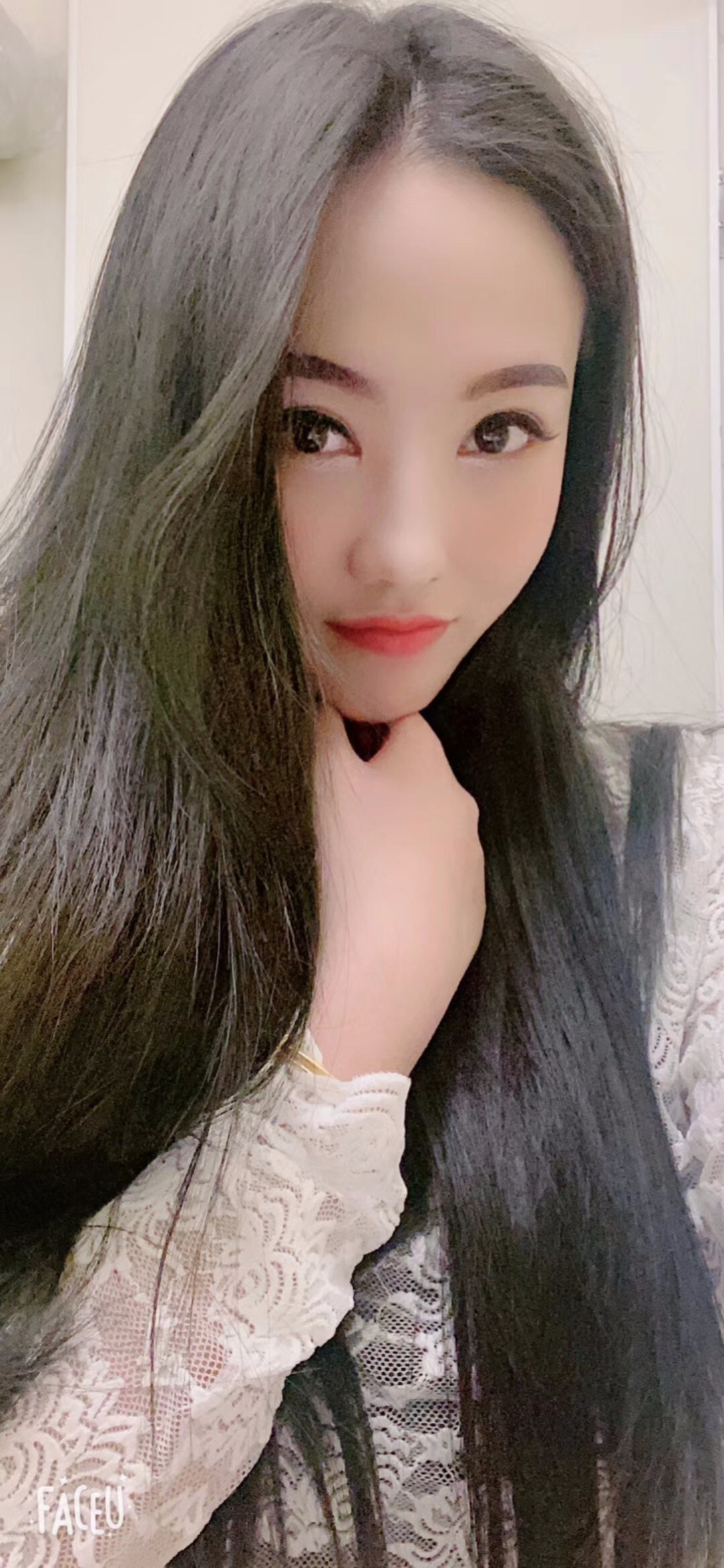 兼职MM长得还不错，颜值高，身材好