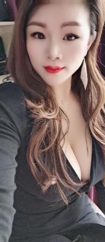 性感的大胸熟女，懂男人，服务舒服