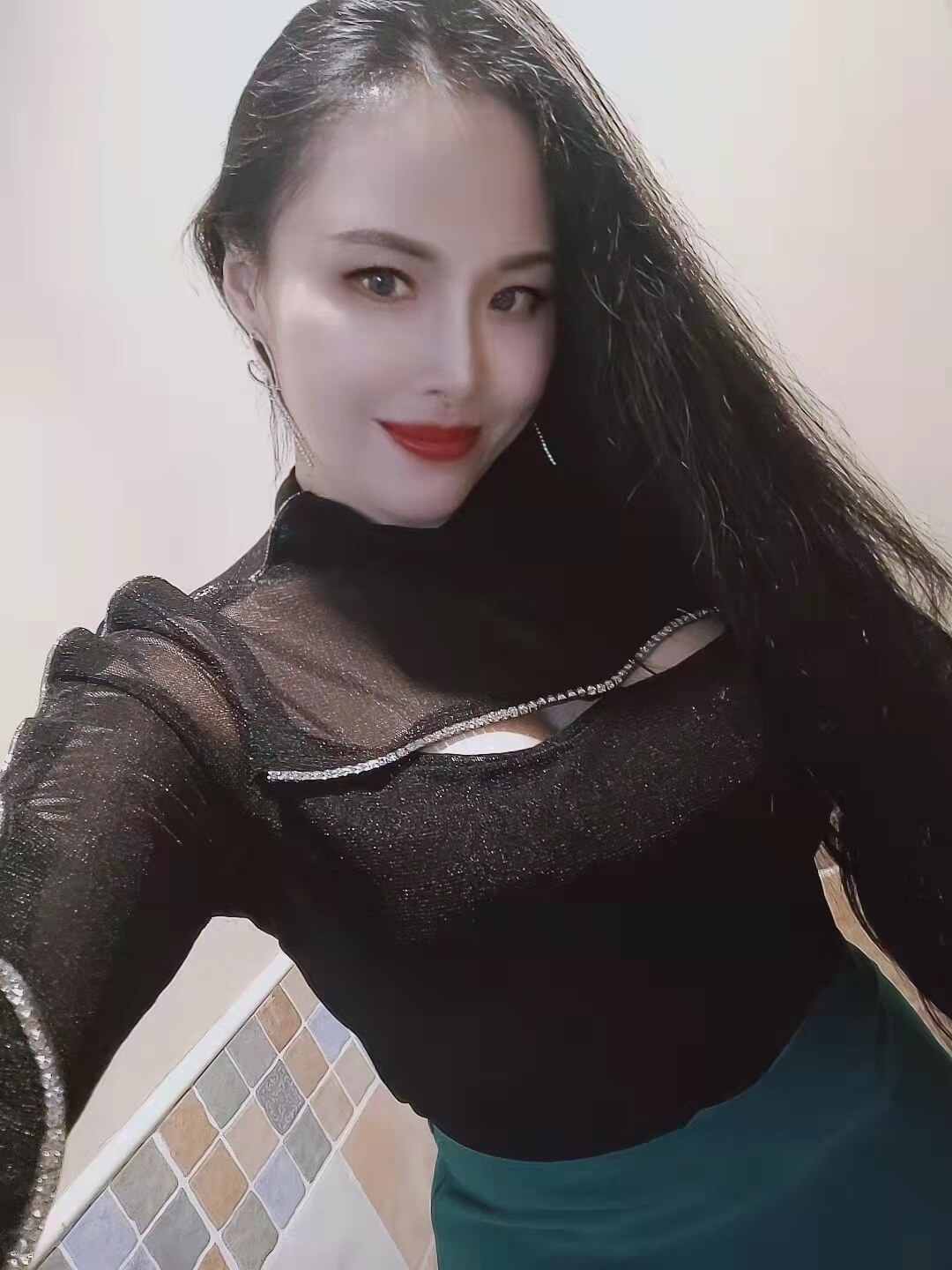 朋友推荐的少妇，胸大，服务完美