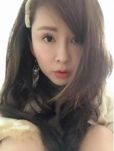 态度很好的漂亮大胸妹，非常可爱