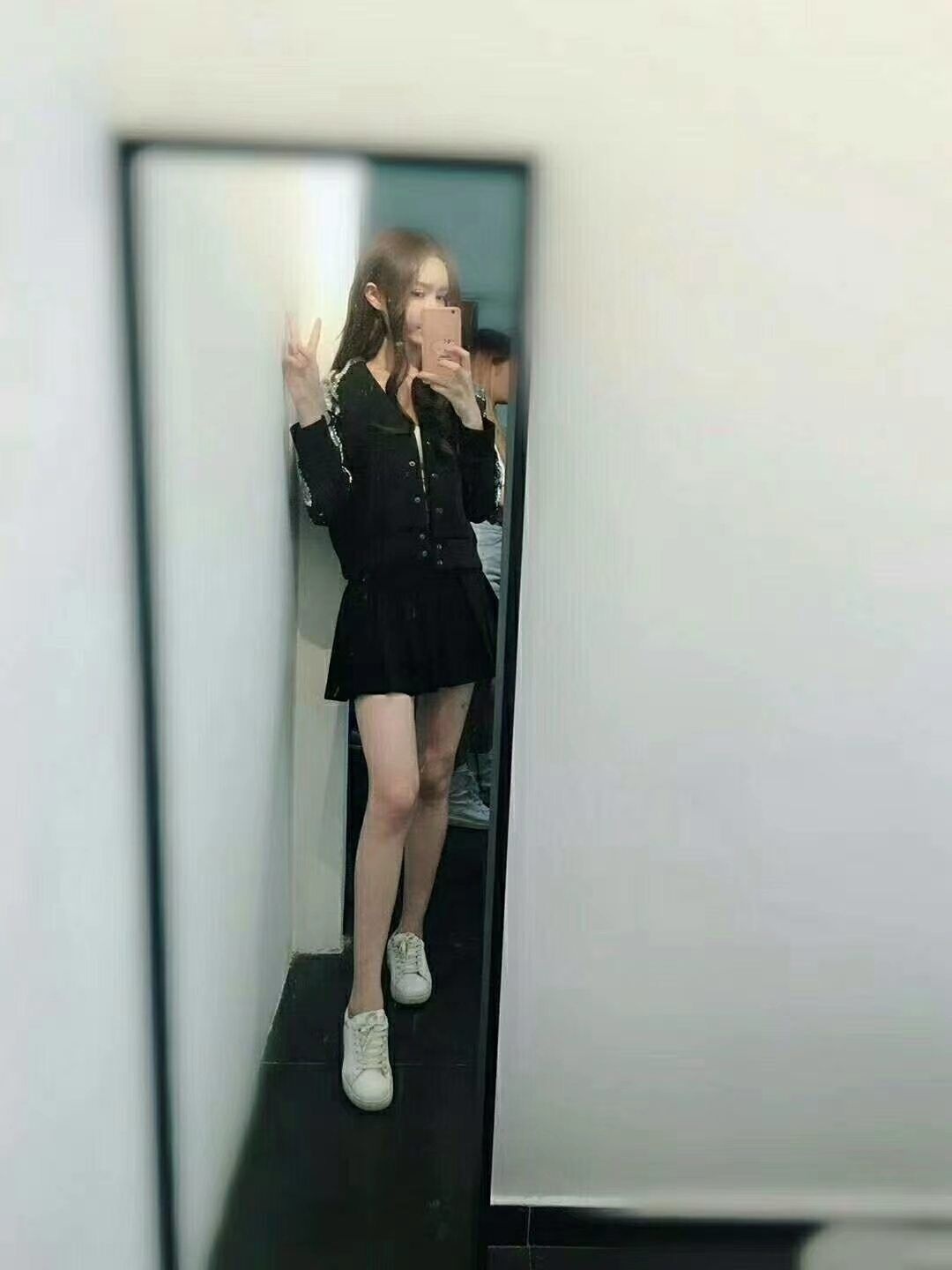 娇小粉嫩嫩的小美女