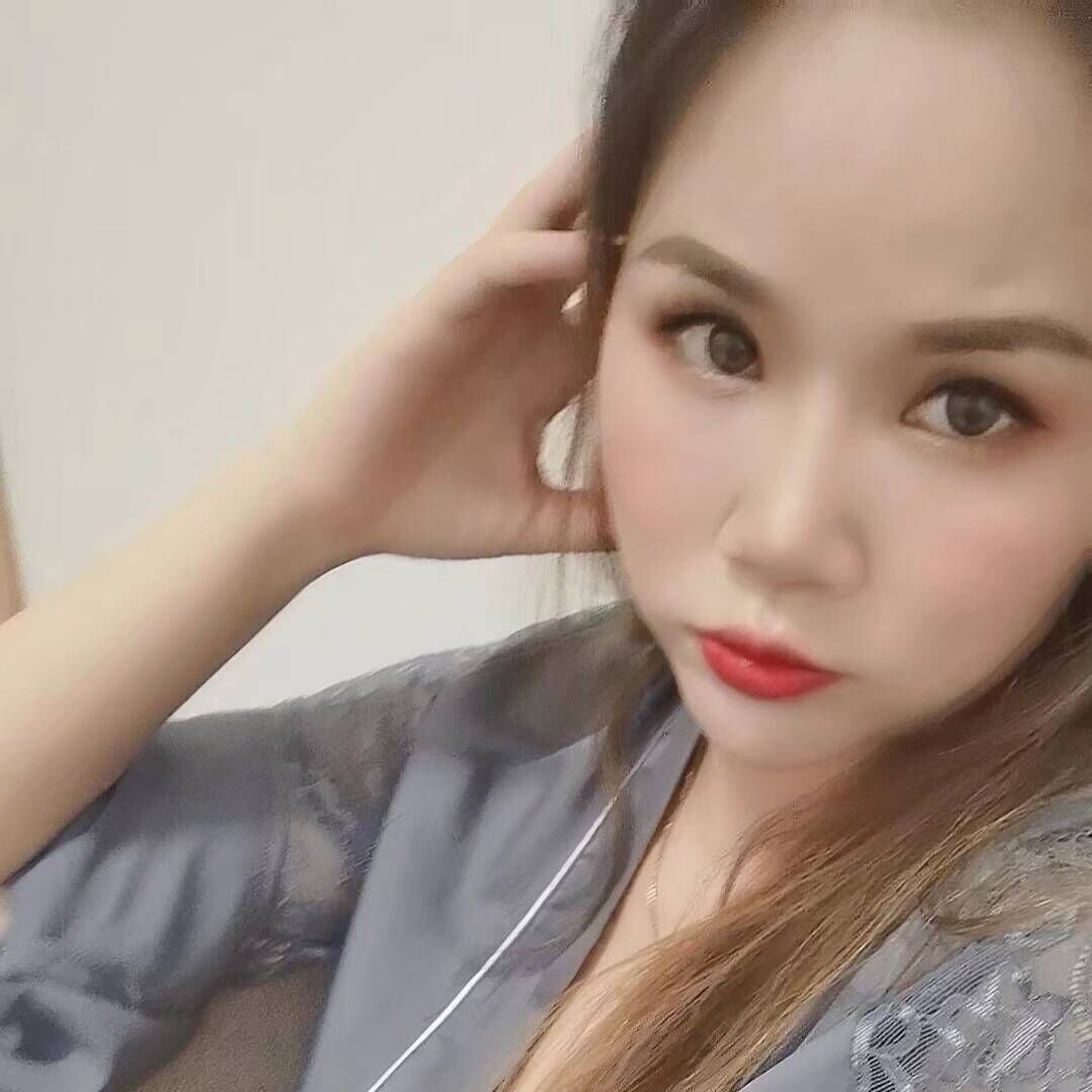 妹子胸比较挺，很大很软，叫床配合出货