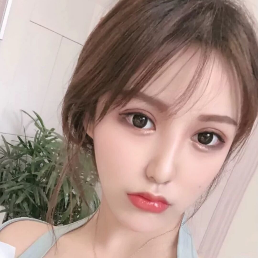 妹子长得可以，姿势很配合，爽歪歪