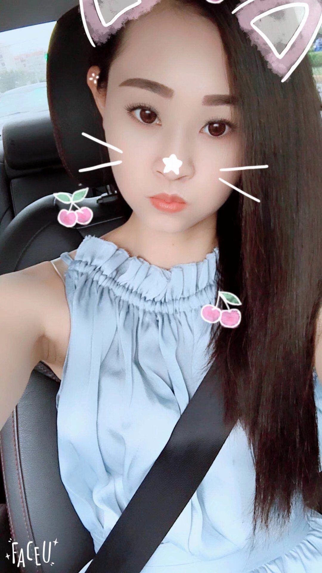 服务非常爽，面容姣好的美女