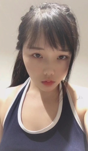 身材不错的小姐姐，胸大手感极好