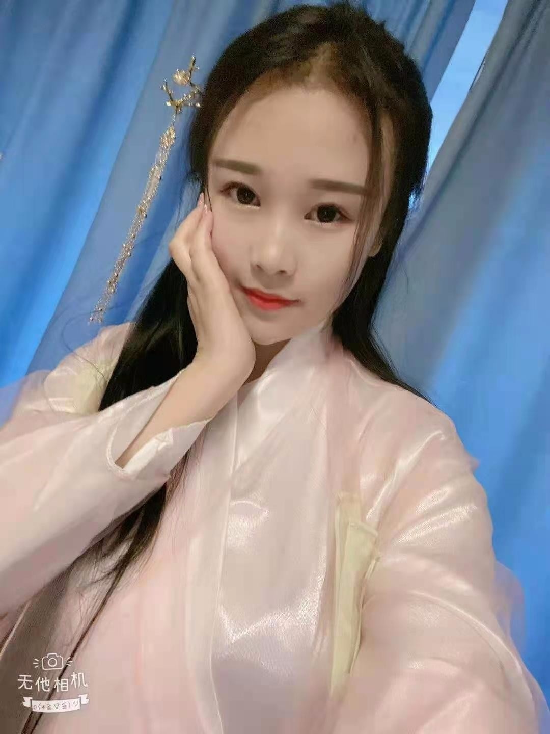 整体感觉像女友的妹子，颜值身材都不错