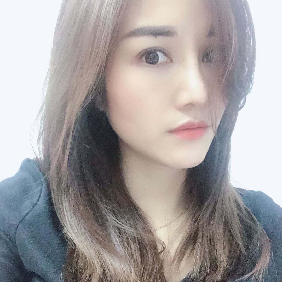 胸大的轻熟女，皮肤特别白
