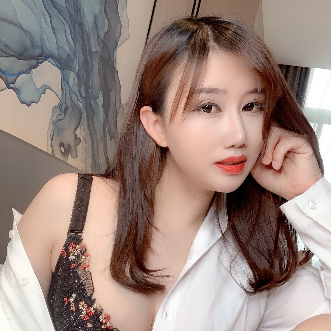 性价比不错的大奶少妇
